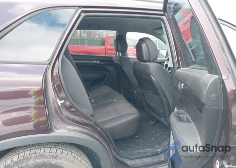 2011 Kia Sorento Lx z USA, uszkodzony, nr VIN 5XYKTCA10BG112609